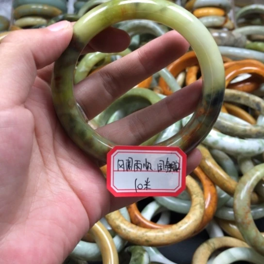 未镶嵌蛇纹石玉手镯风****安