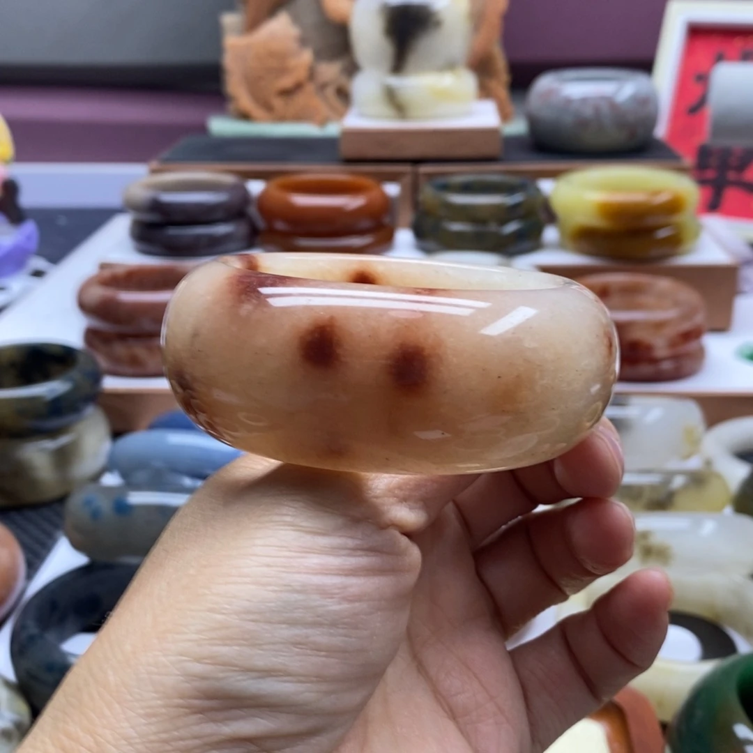 石英质玉手镯未镶嵌简*