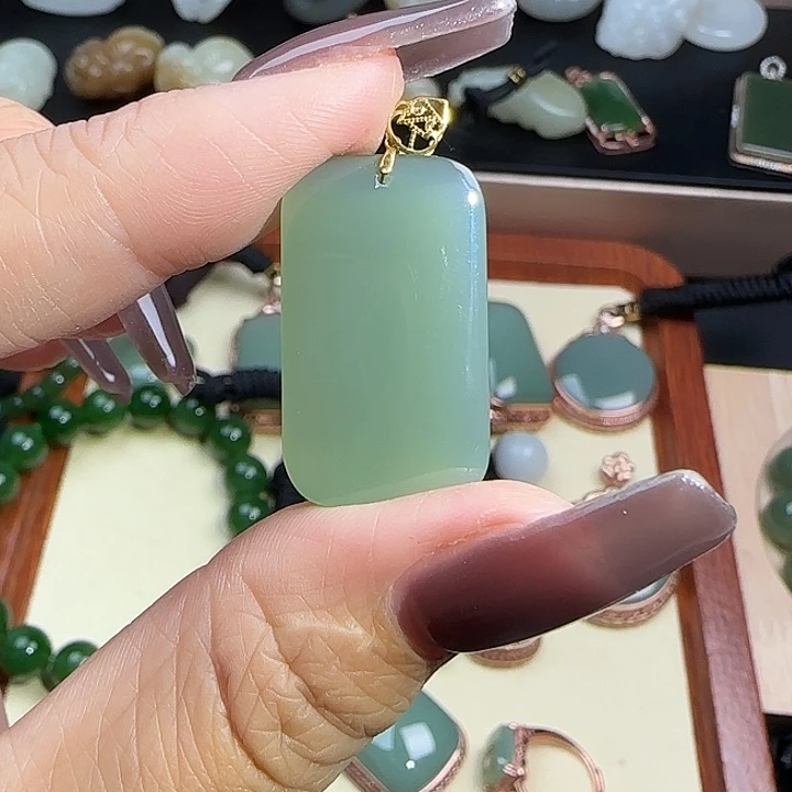 18K金镶嵌手串和田玉