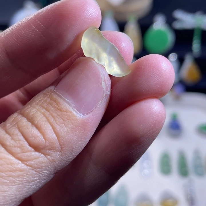 翡翠未镶嵌颈饰随行