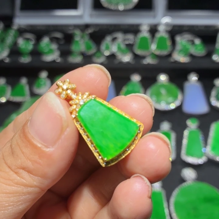 翡翠18K金镶嵌吊坠(不含链)翡翠