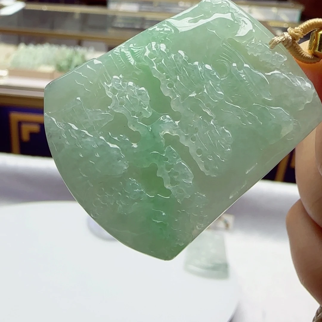 翡翠未镶嵌颈饰山水牌