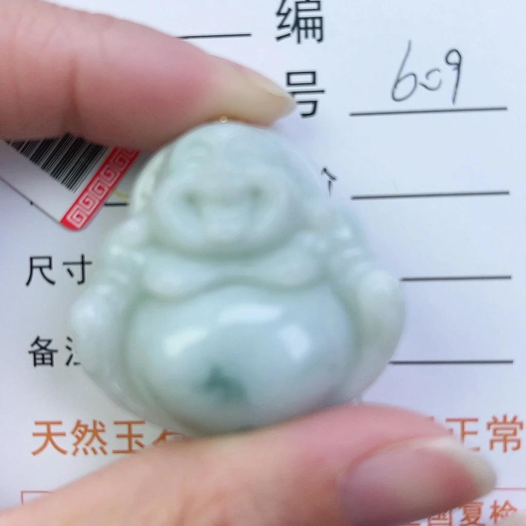 翡翠颈饰未镶嵌佛公微瑕