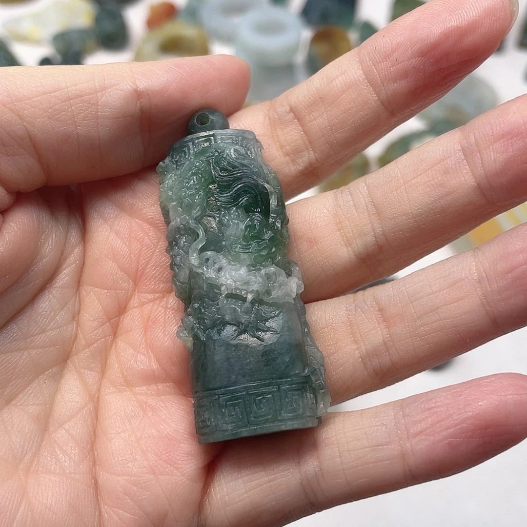 未镶嵌定制翡翠逍**在翡翠