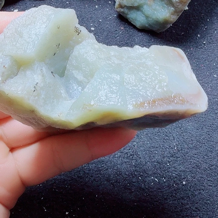 未镶嵌和田玉（糖玉）珠宝半成品