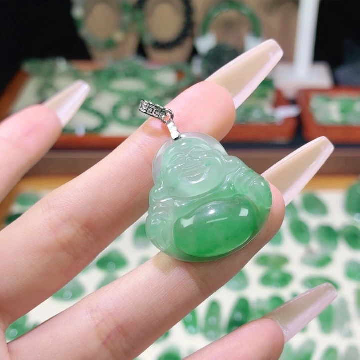 石英质玉（非洲翠）未镶嵌颈饰