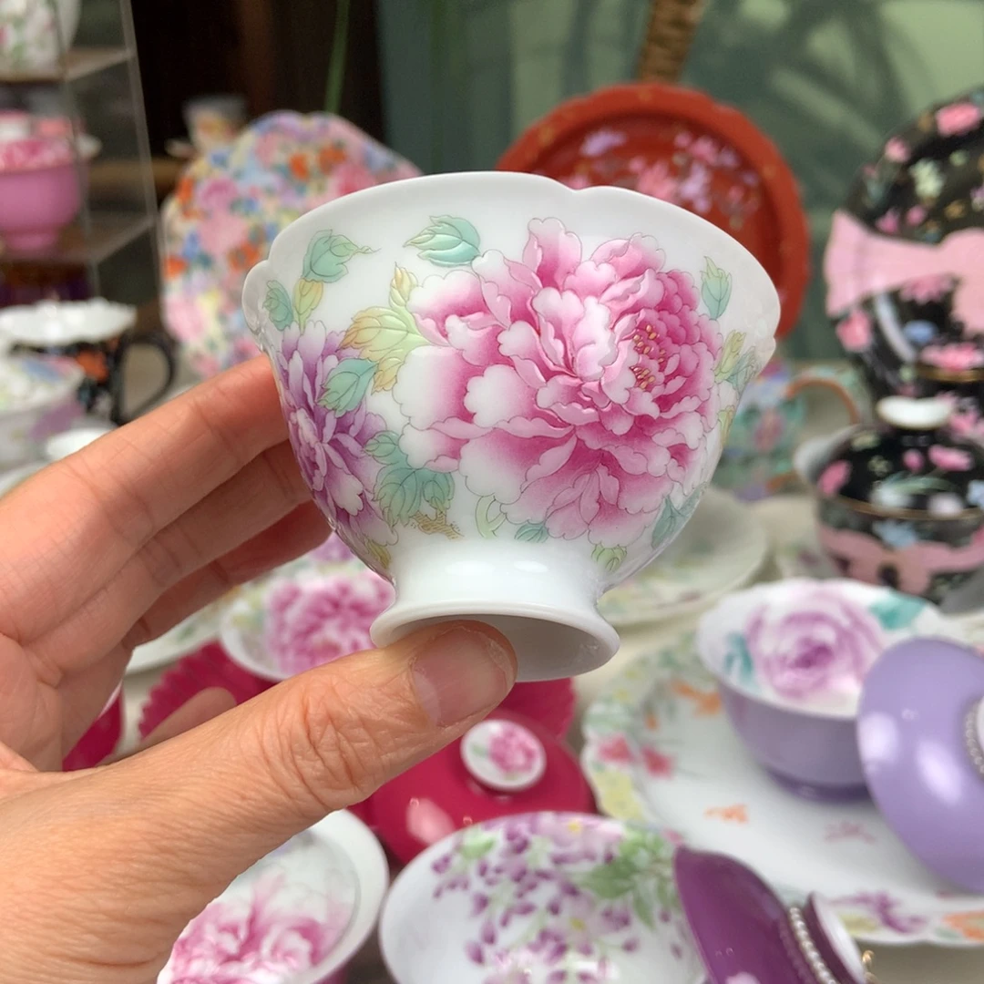 瓷牡丹花高足花口主人杯