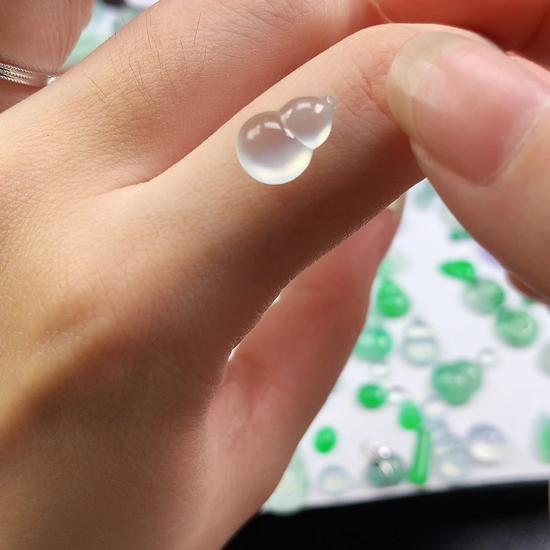 翡翠未镶嵌吊坠(不含链)葫芦