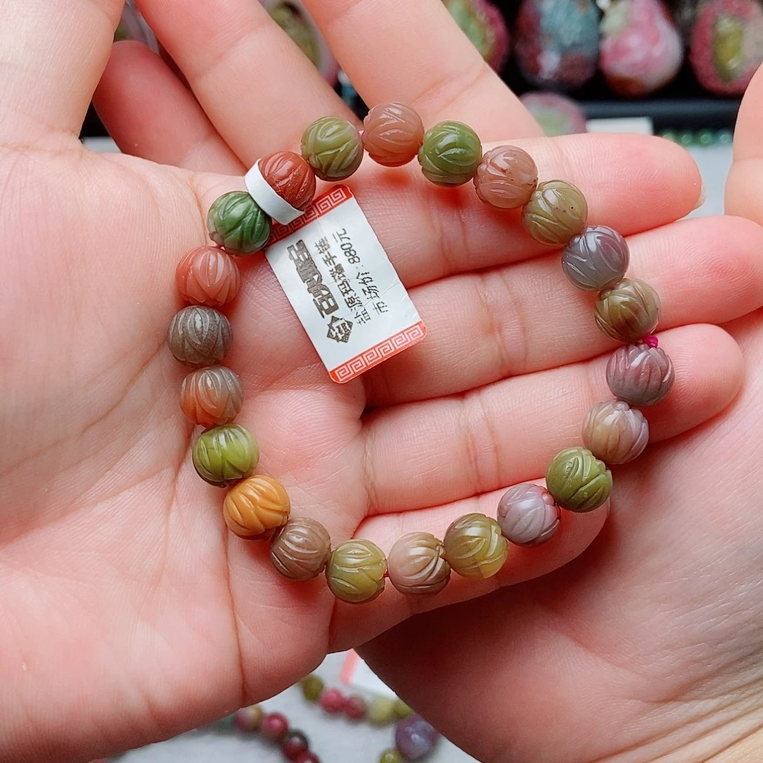 颈饰未镶嵌石英质玉（盐源）