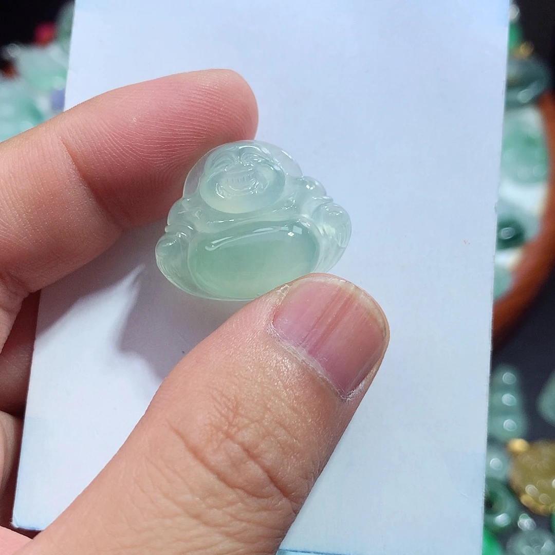 翡翠未镶嵌颈饰佛公