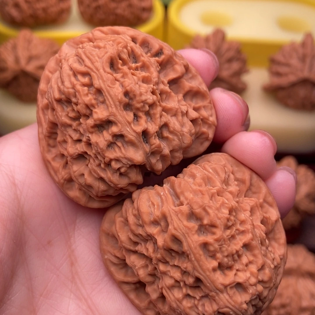 把件文玩核桃精品红皮三角疆44