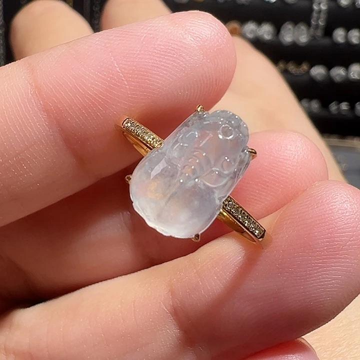 翡翠戒指18K金镶嵌貔貅翡翠戒指