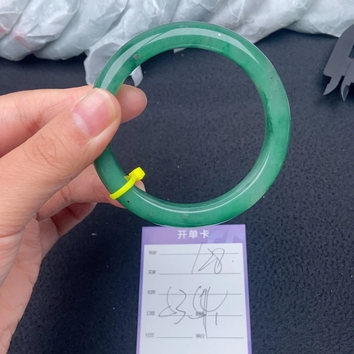 石英质玉（非洲翠）手镯未镶嵌128