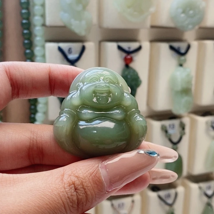 钊***妈和田玉未镶嵌颈饰