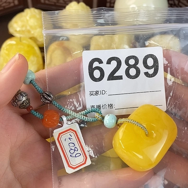 蜜蜡未镶嵌珠宝奇石