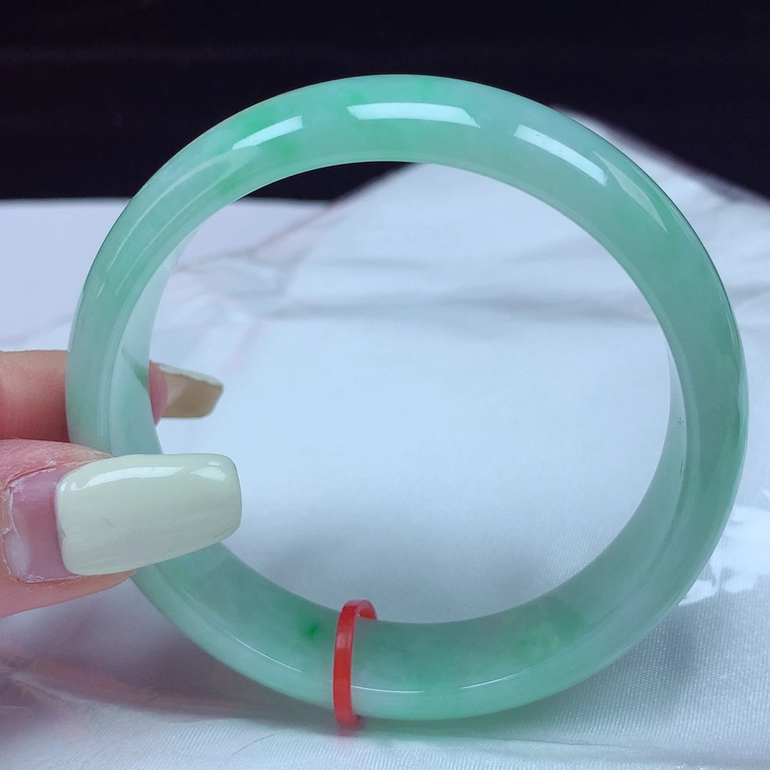 翡翠手镯未镶嵌57圈