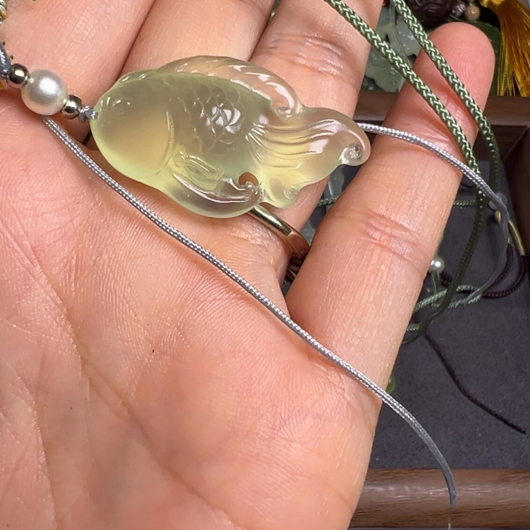 是****蛇纹石玉未镶嵌颈饰