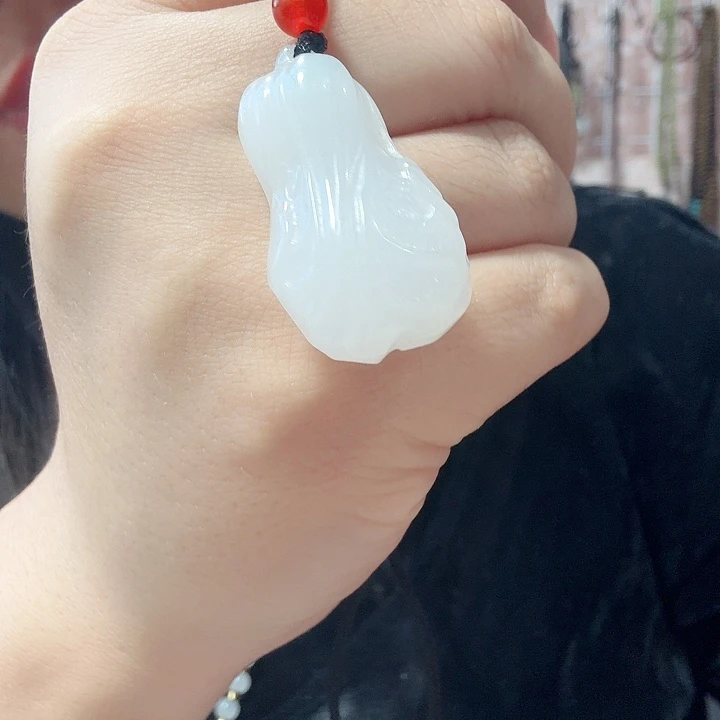 石英质玉未镶嵌颈饰白菜