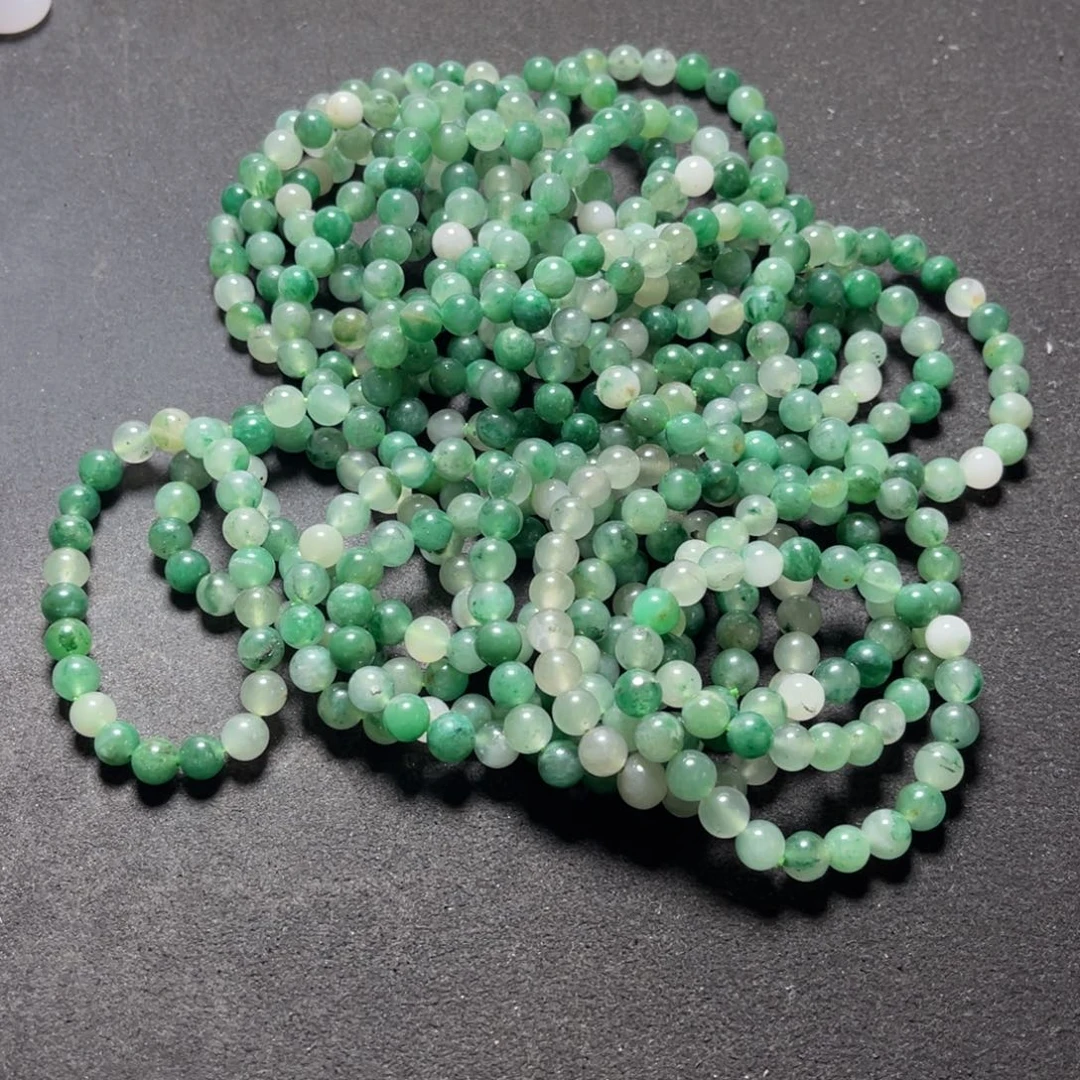 颈饰未镶嵌石英质玉受***狼