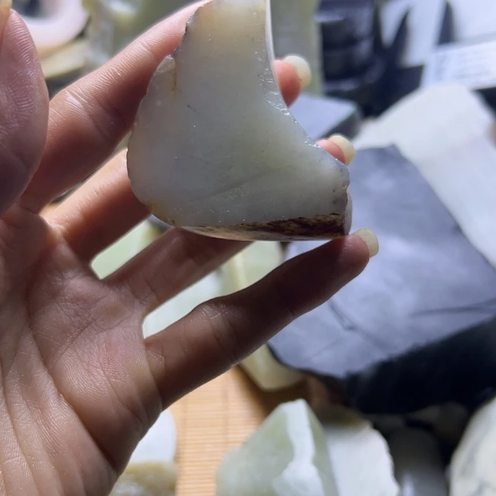 阿***丽和田玉（糖玉）未镶嵌珠宝半成品