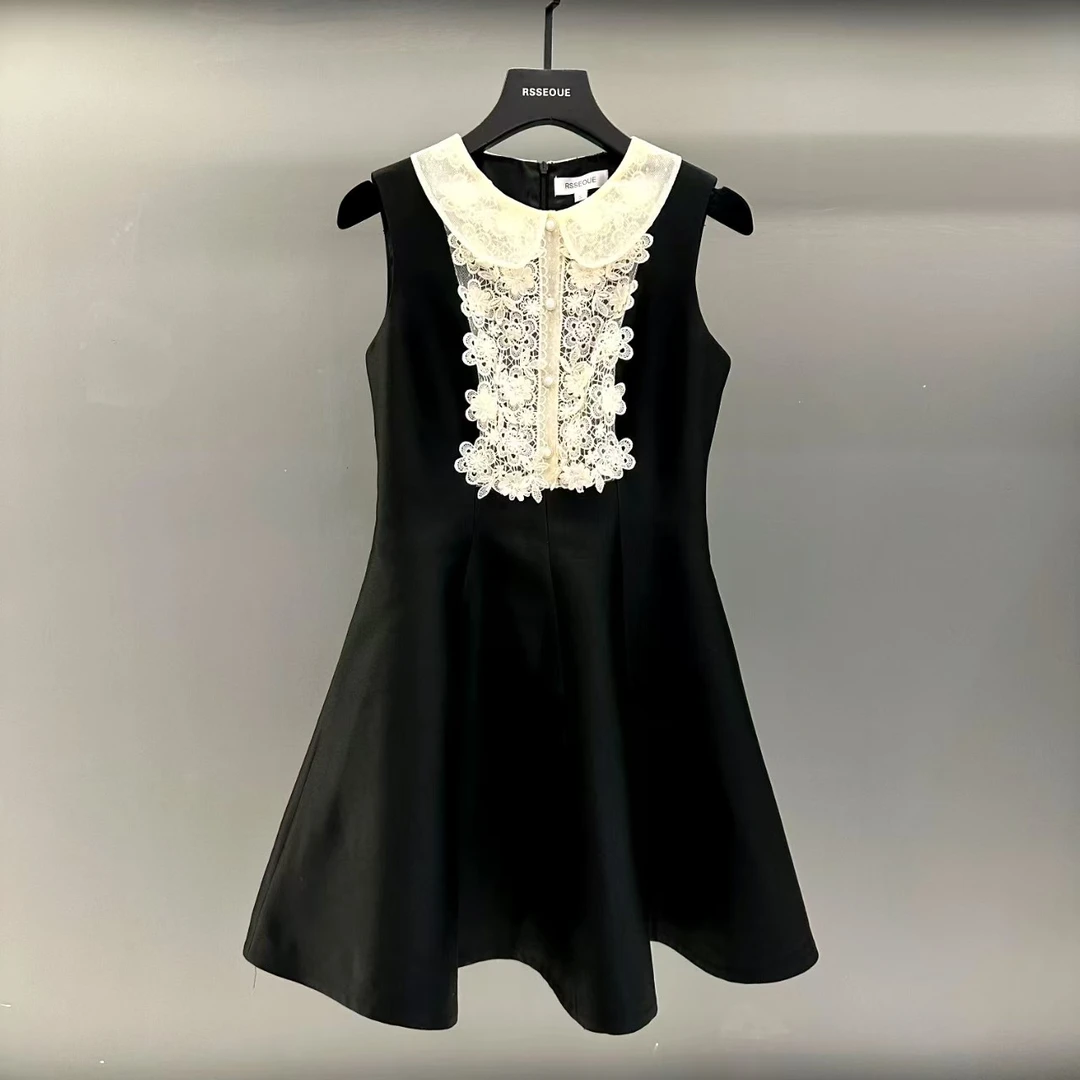 法式复古无袖小黑裙2025春新款绣花蕾丝收腰显瘦高级感洋气连衣裙