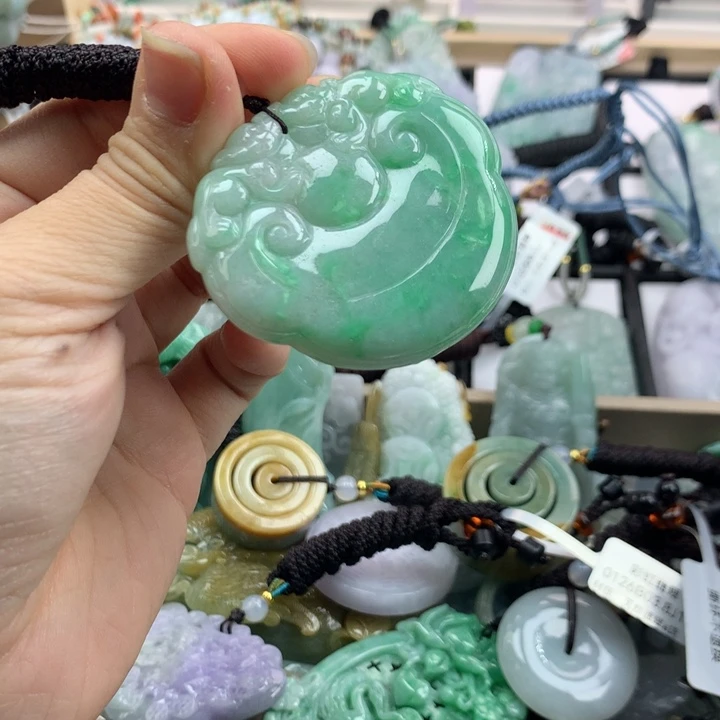 翡翠未镶嵌颈饰吊坠
