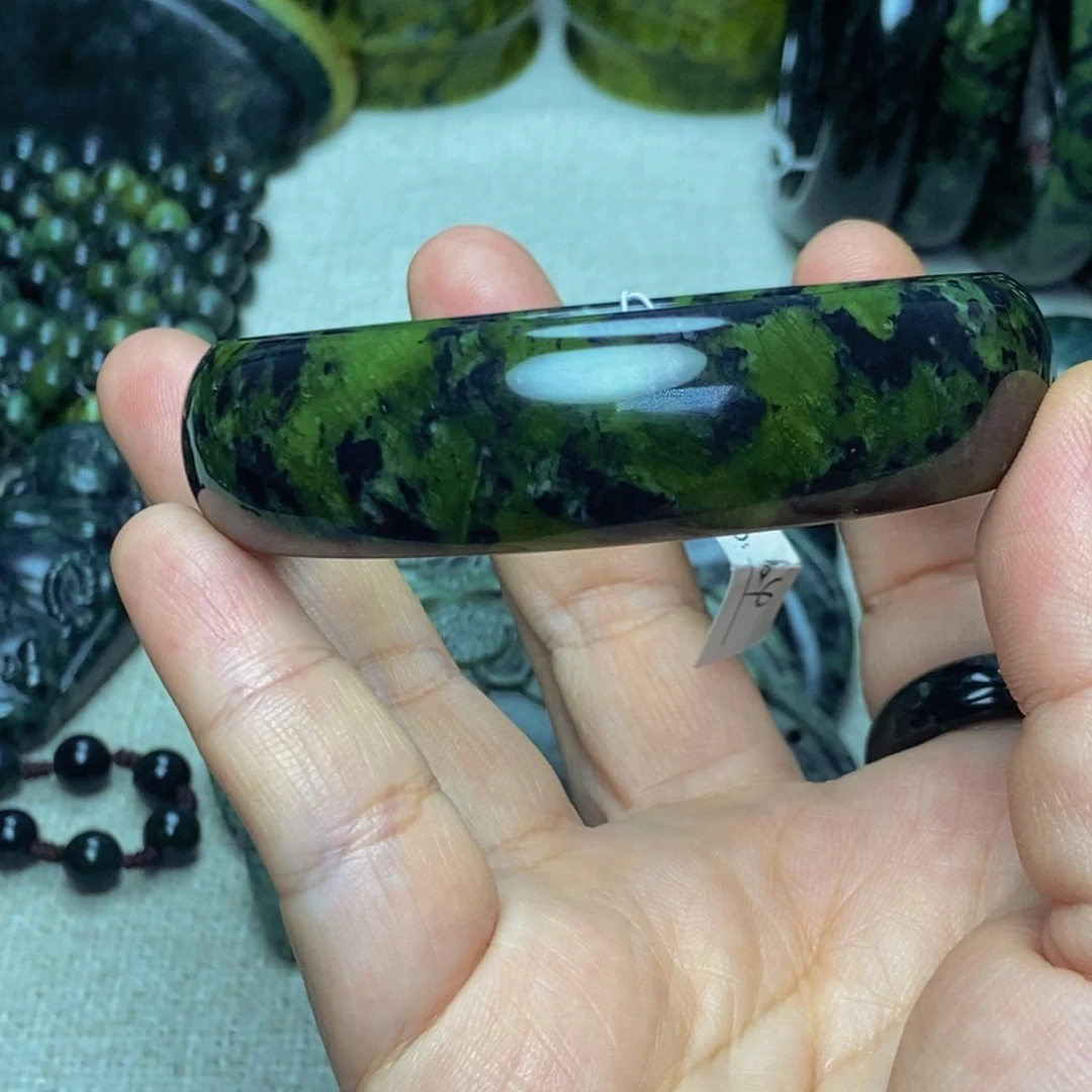 蛇纹石玉手镯未镶嵌谈*