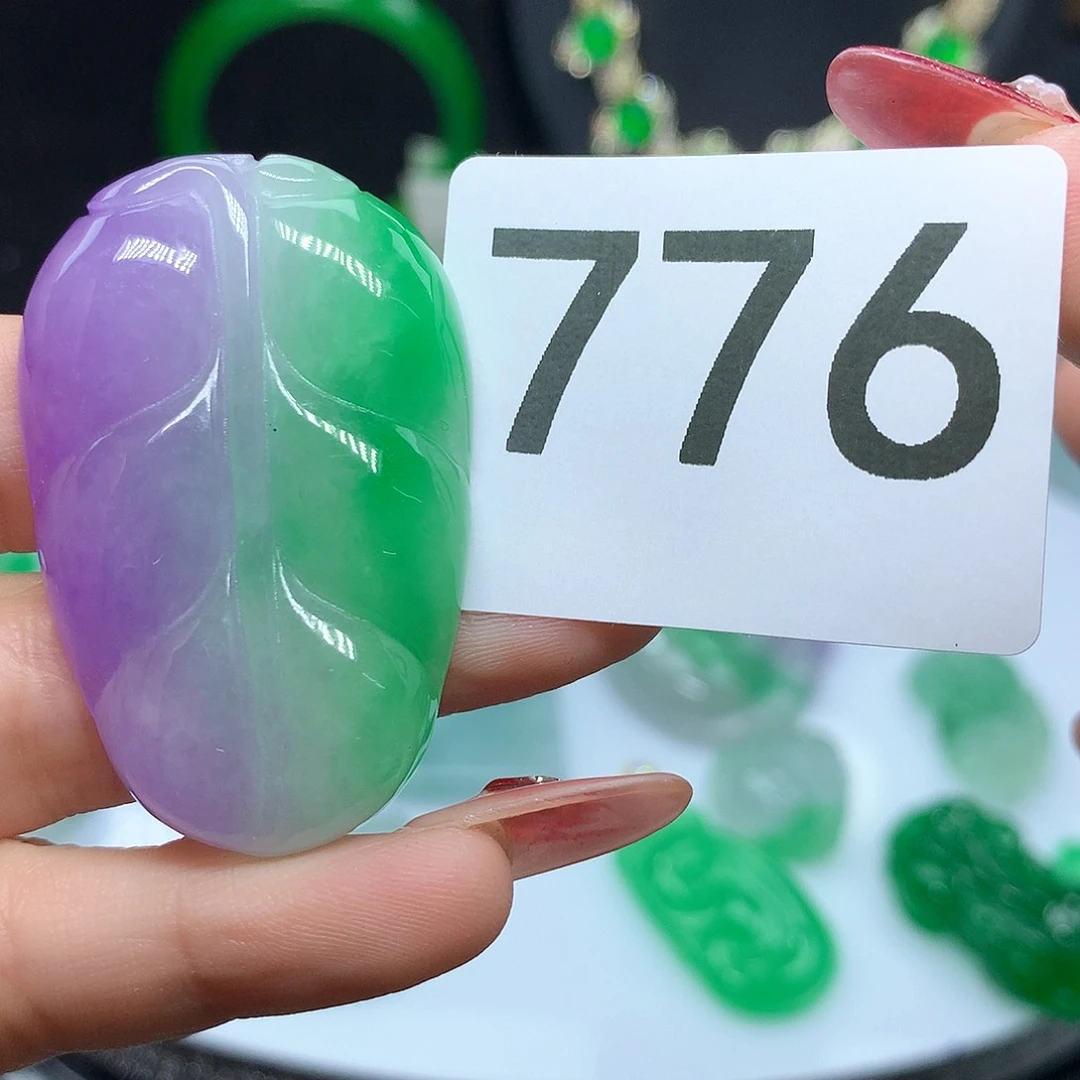 翡翠吊坠(赠链)未镶嵌