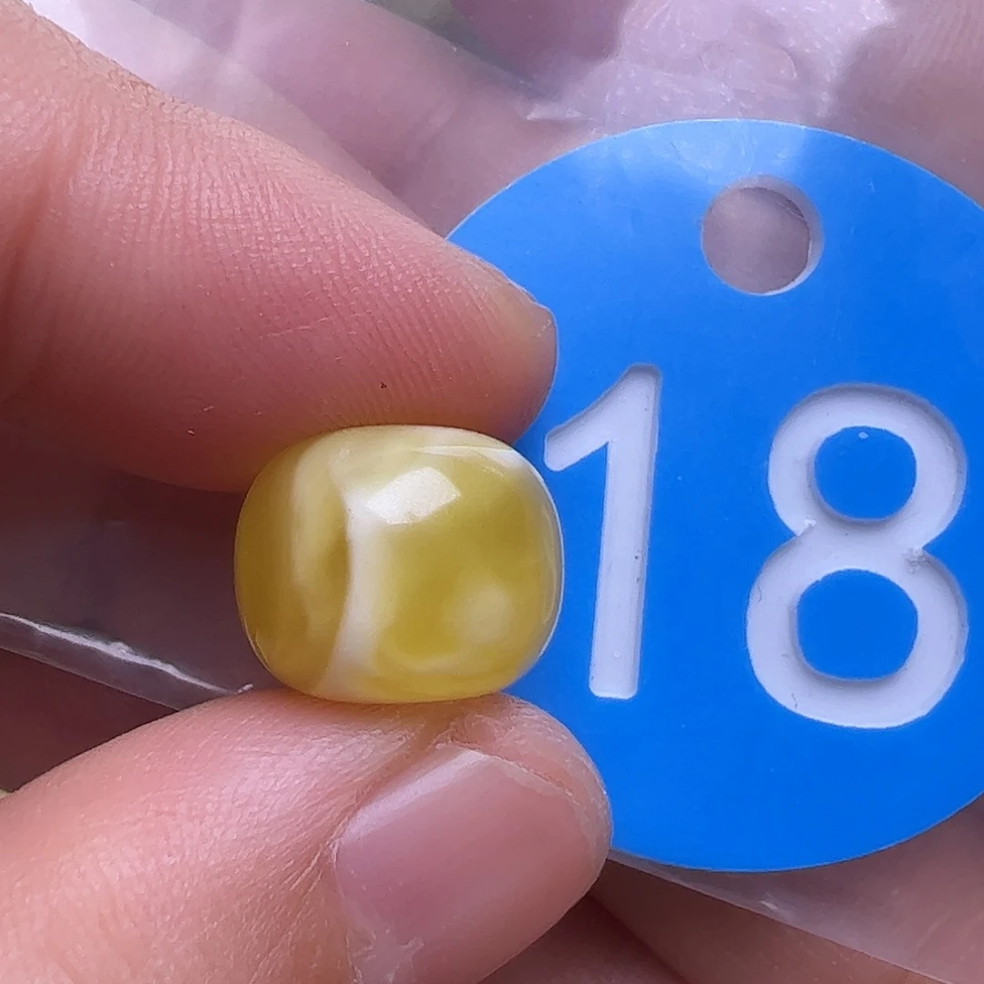 未镶嵌蜜蜡裸石12.7m m