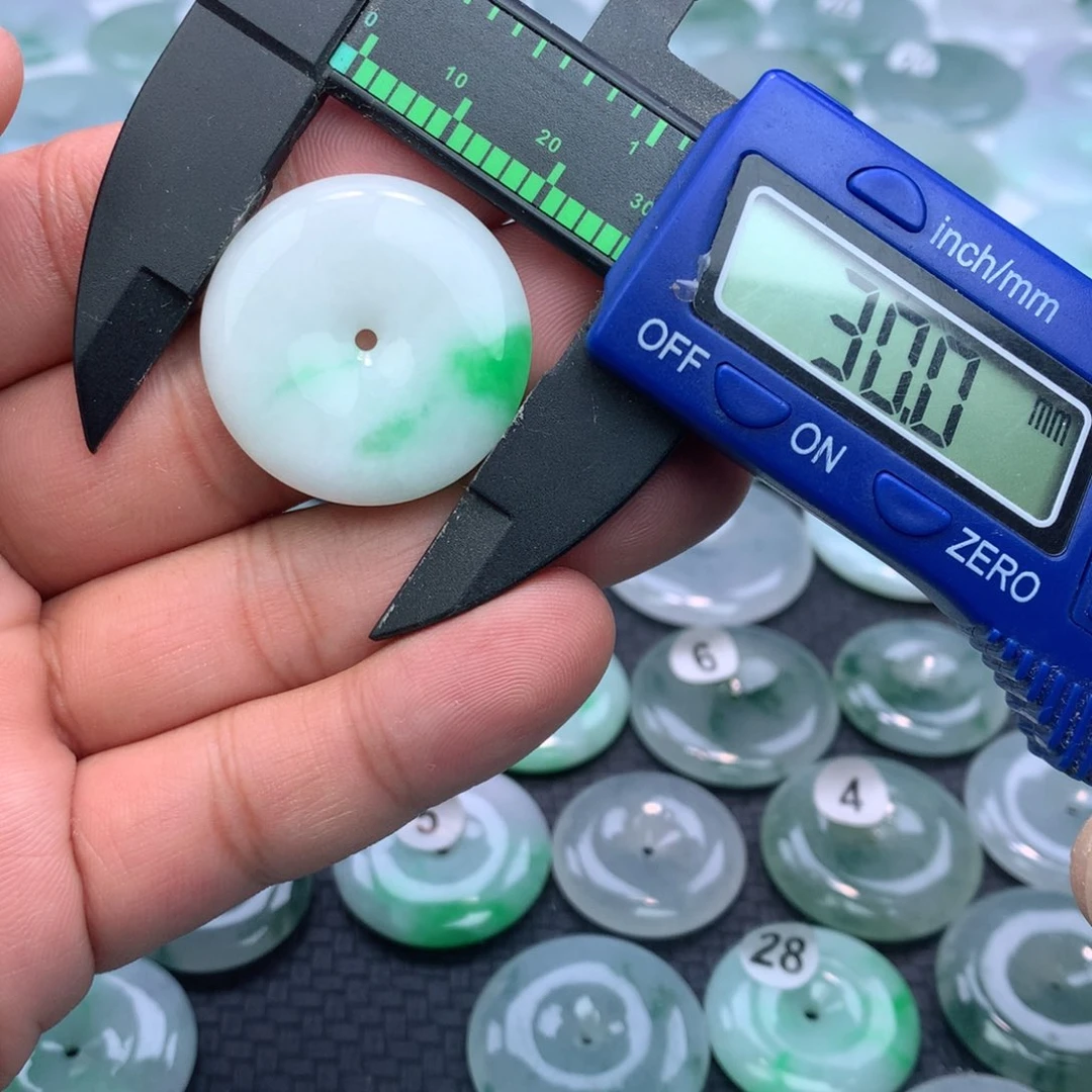 翡翠颈饰未镶嵌缅甸天然A货翡翠