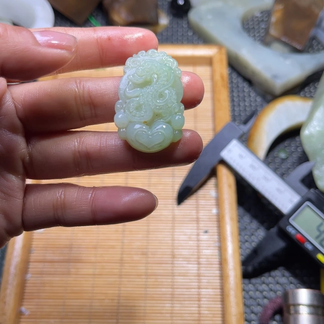 未镶嵌和田玉车挂