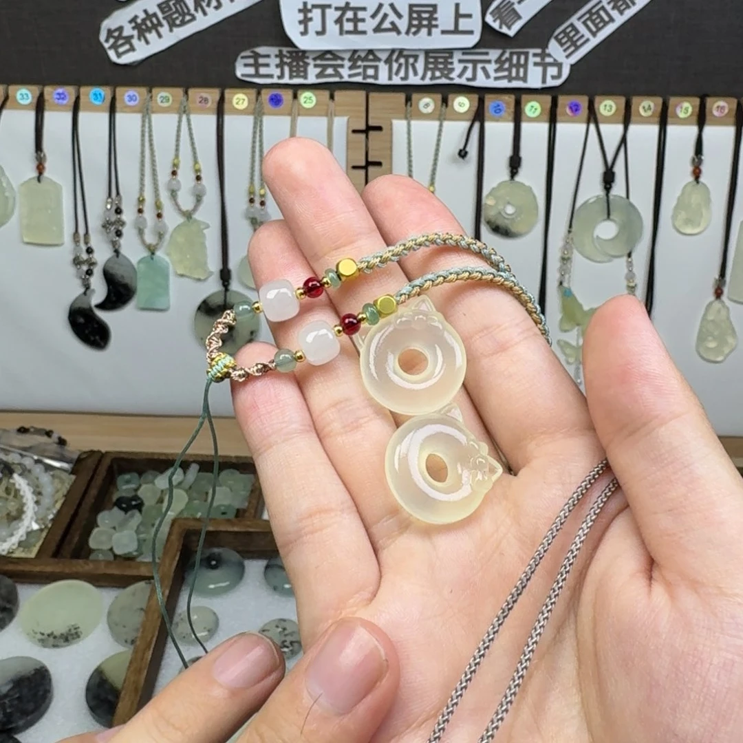 蛇纹石玉吊坠未镶嵌情*