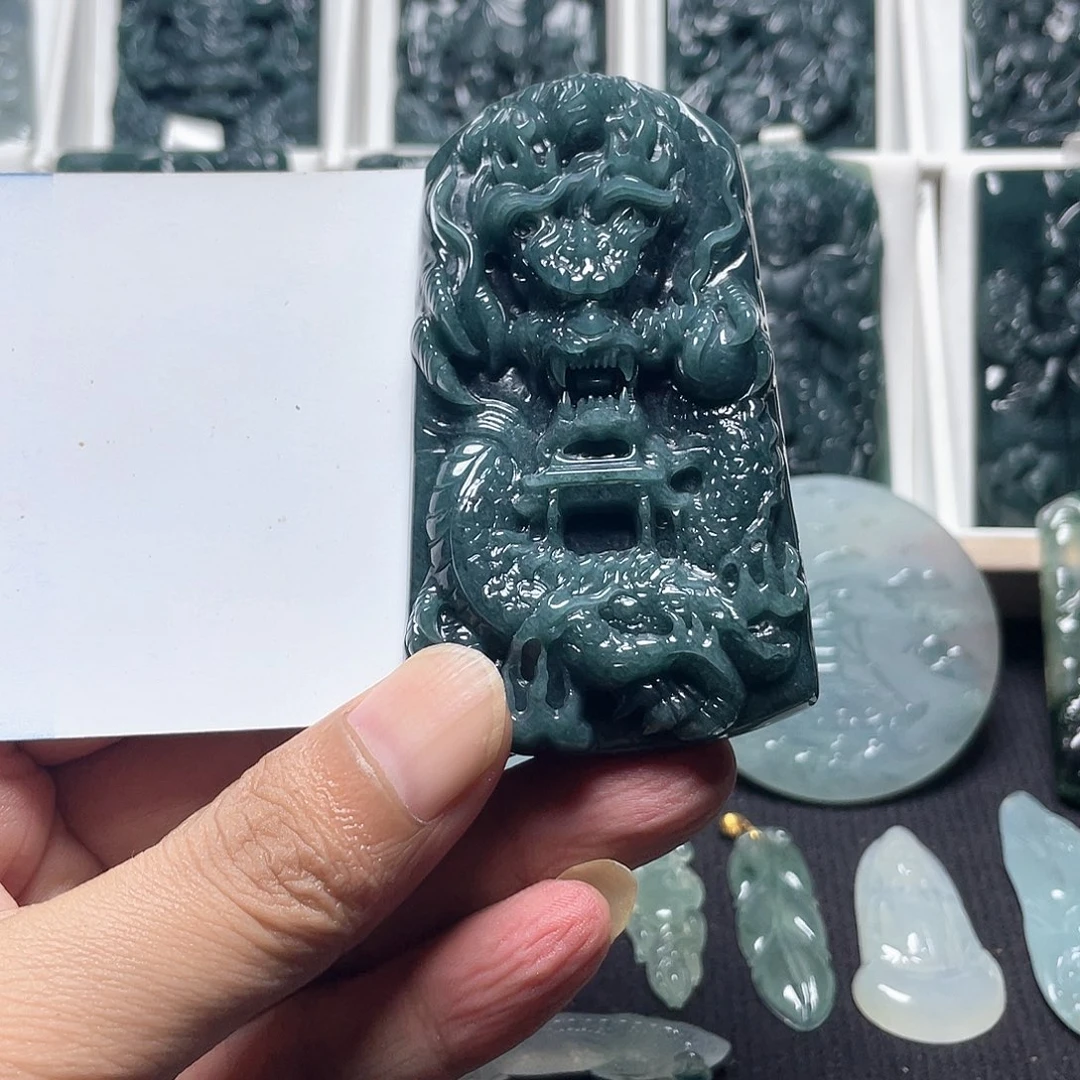 翡翠挂件未镶嵌龙牌