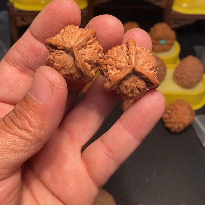 气***派文玩核桃吊坠29尺，盘山三棱