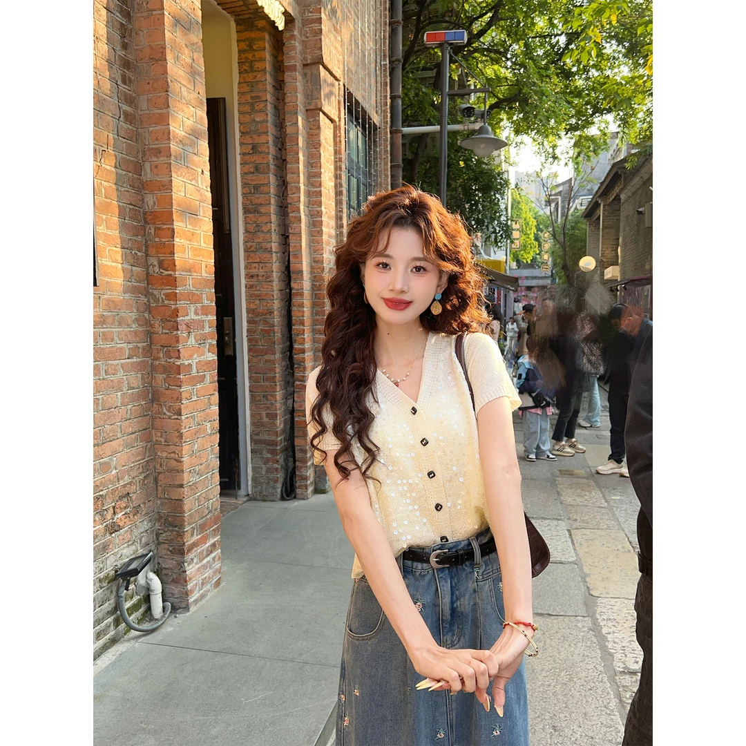 温敏er【恋爱降临】欧若风穿搭V领短袖针织衫女夏薄款上衣MX9019530