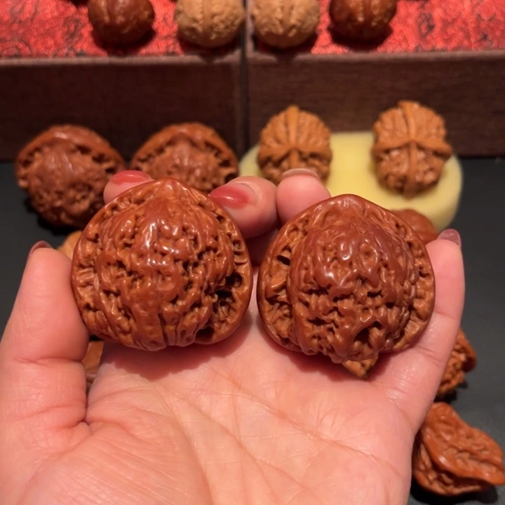 文玩核桃吊坠麒麟纹官帽