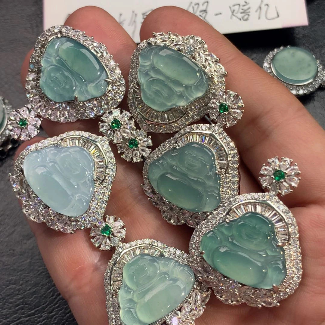 翡翠颈饰未镶嵌佛公