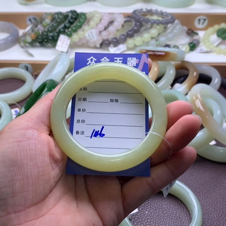 和田玉未镶嵌手镯