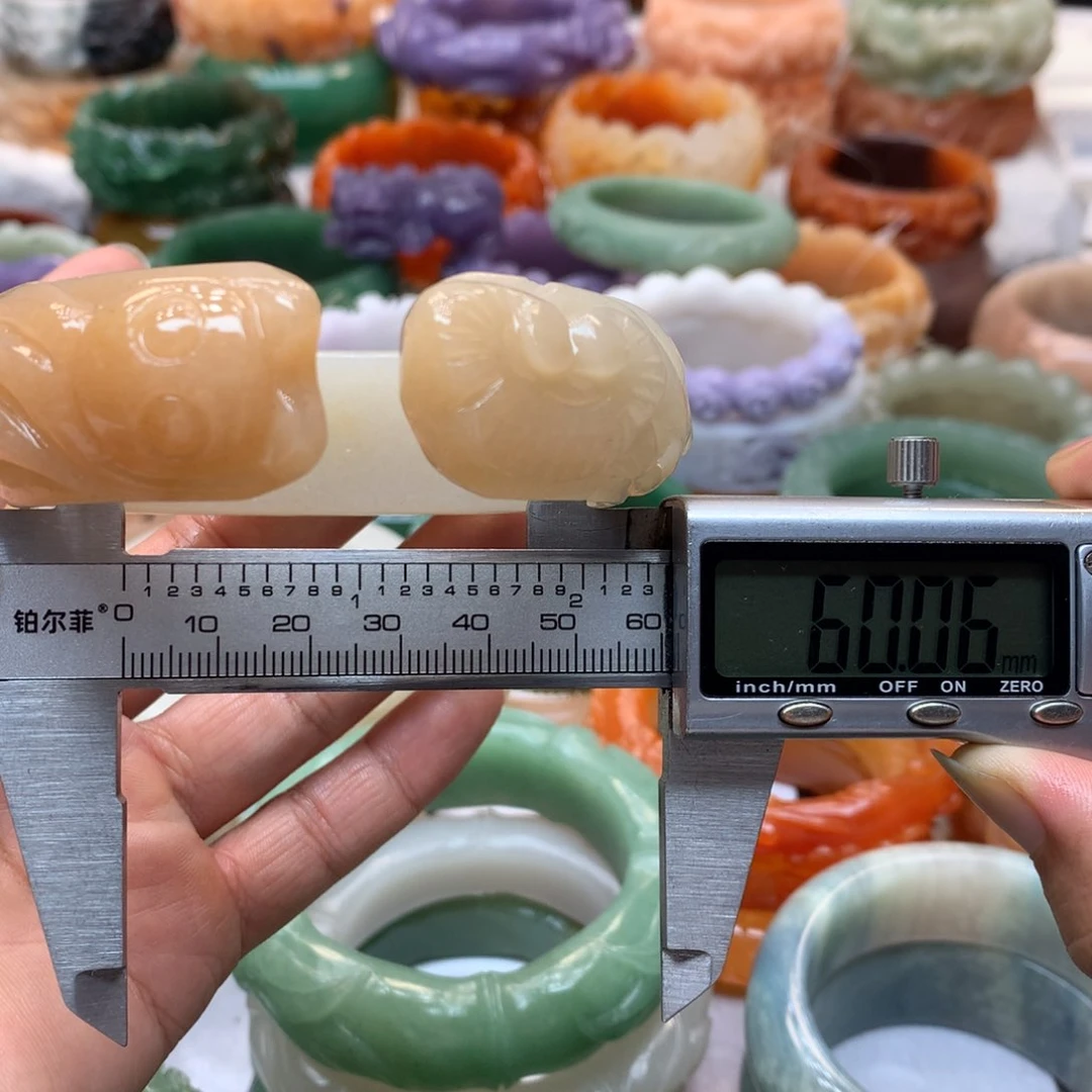 未镶嵌手镯石英质玉