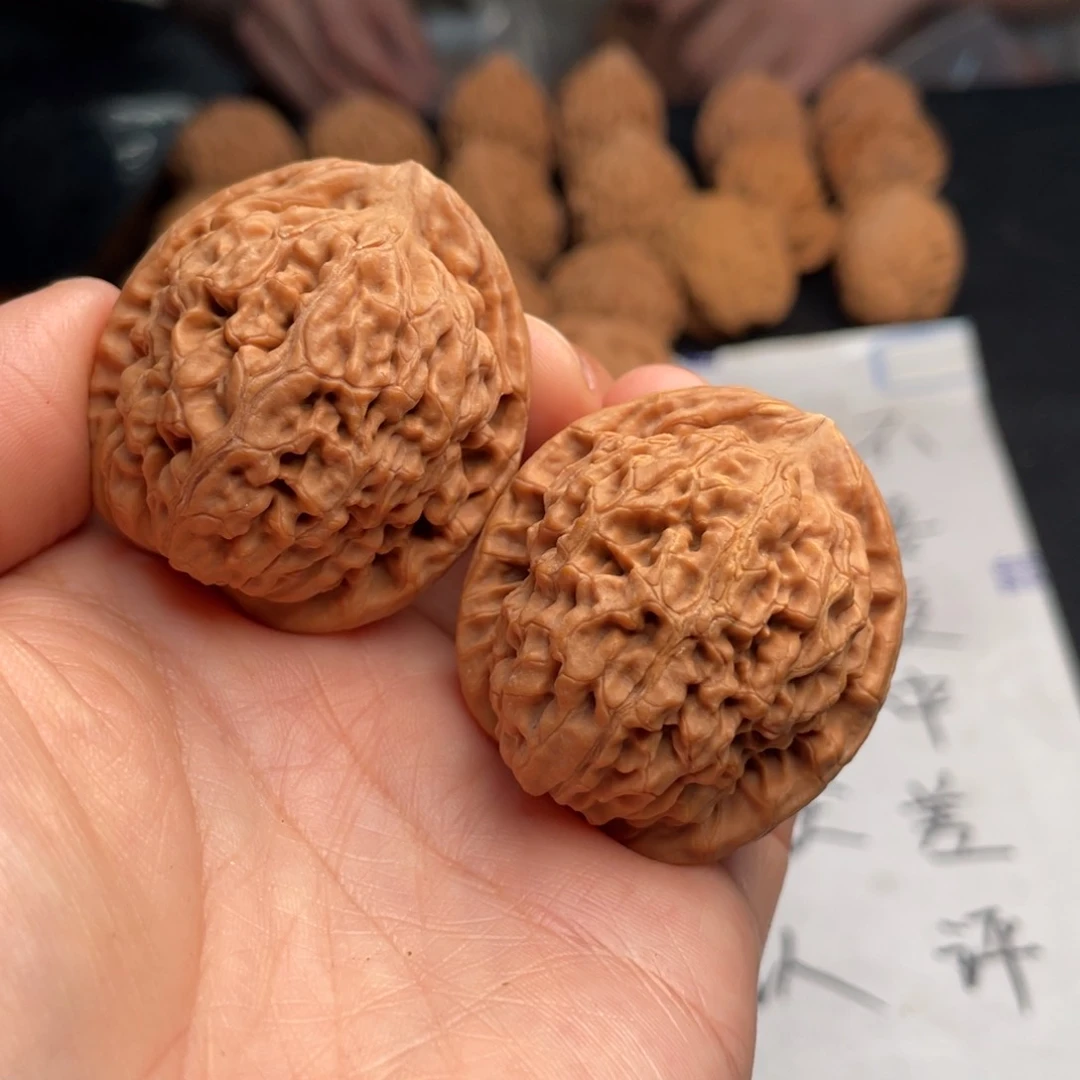 文玩核桃吊坠203。38莲花有黄有裂