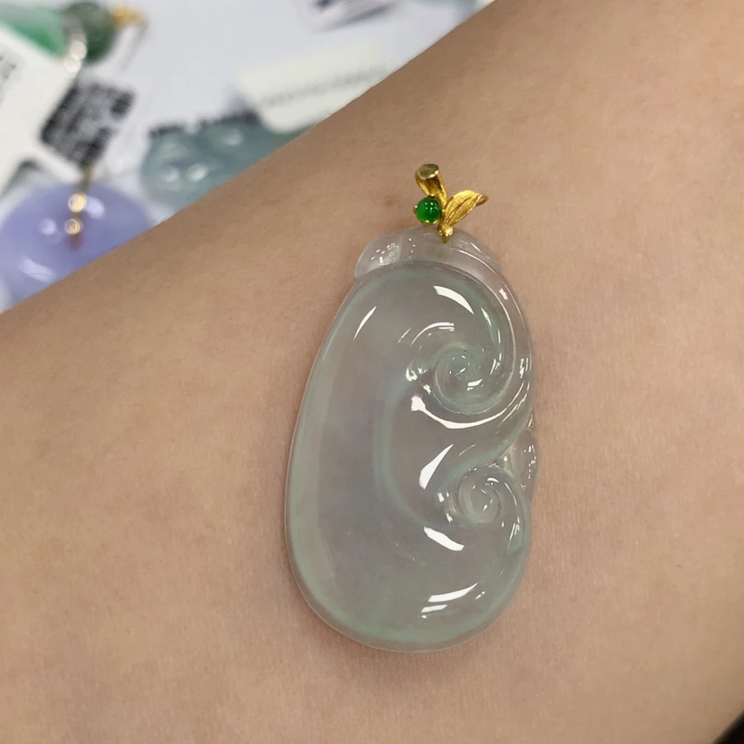 颈饰18K金镶嵌翡翠