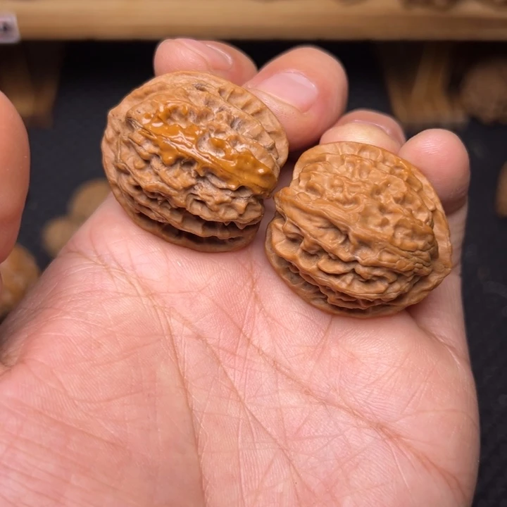 文玩核桃吊坠苹果园