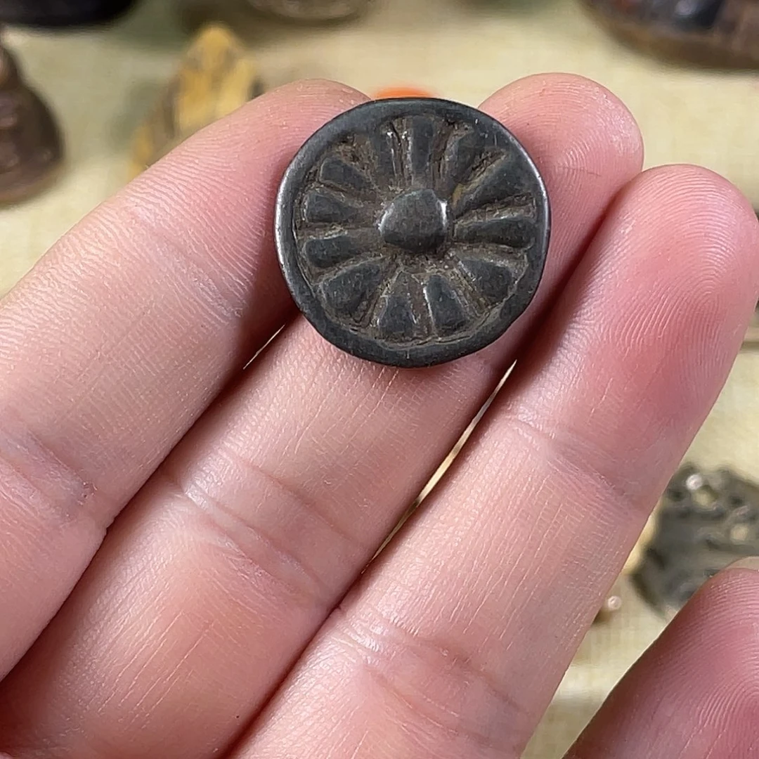 雕**光格桑花托甲小配饰