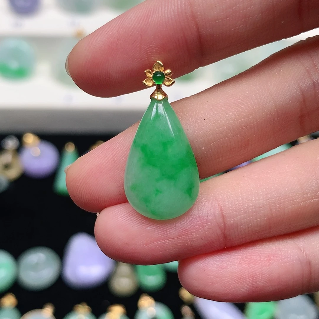 颈饰18K金镶嵌翡翠翡翠吊坠