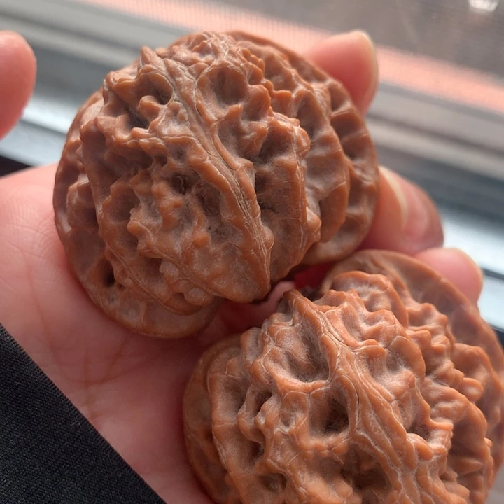 艮****文玩核桃把件41红皮球体苹果园