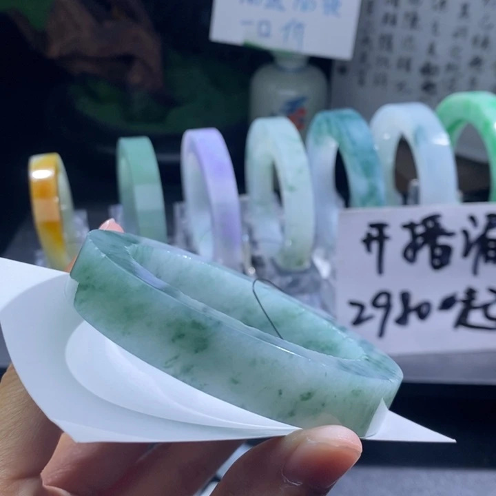 定制翡翠未镶嵌手镯