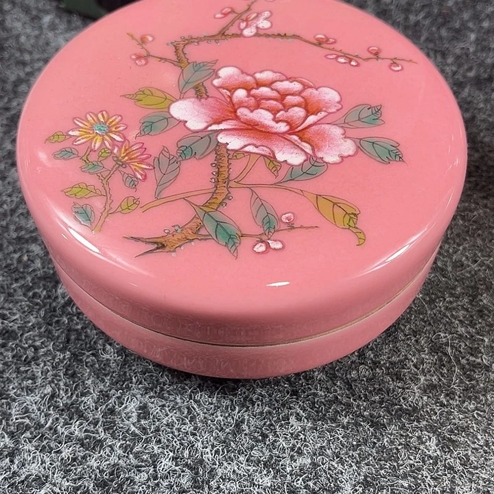 仿古手绘陶瓷摆件志**下