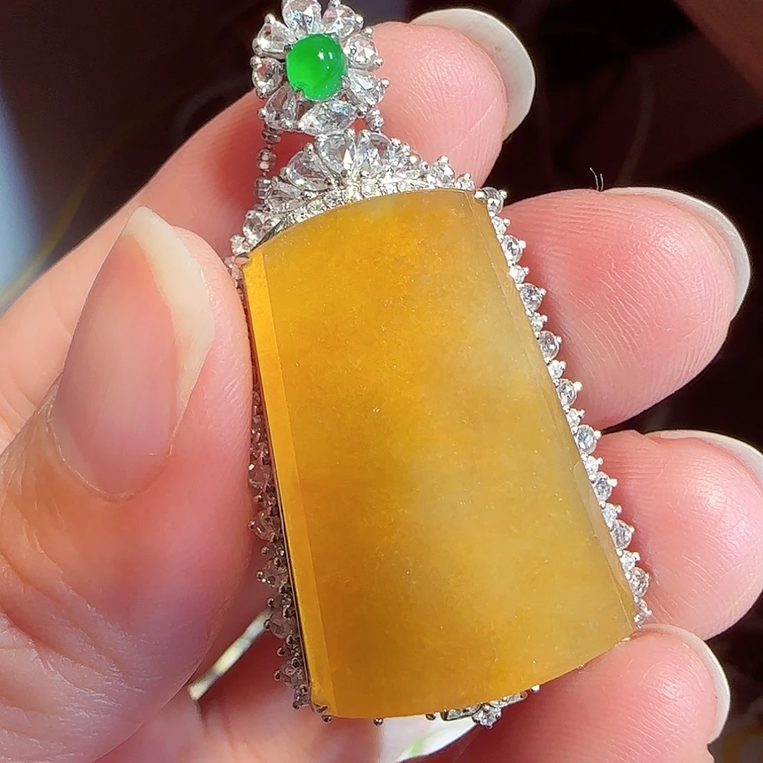 翡翠18K金镶嵌吊坠(赠链)