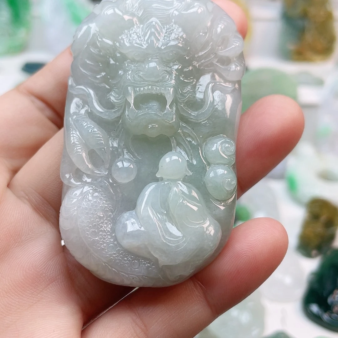 翡翠颈饰未镶嵌龙