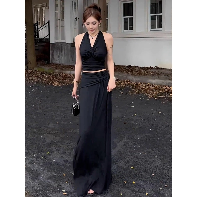 上流社会简单大方高级感气场强大轻奢赫本风黑色挂脖连衣裙套装夏